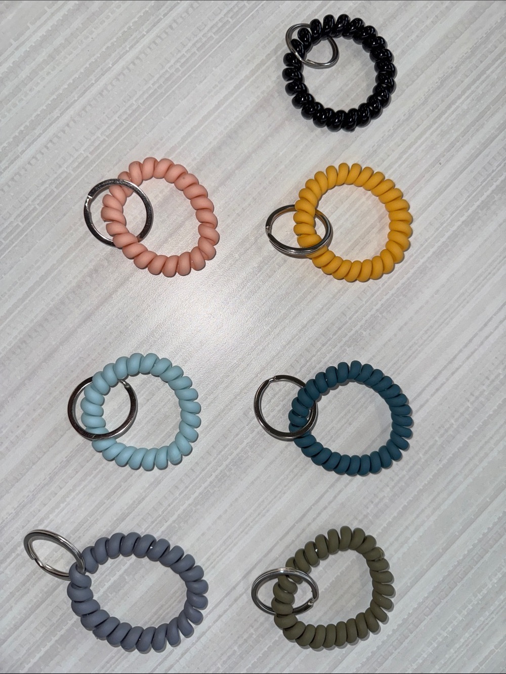 🌈 🆕 Silicone Coil Wrist Keychain Bracelet Set – Multicolor Spiral Key Rings